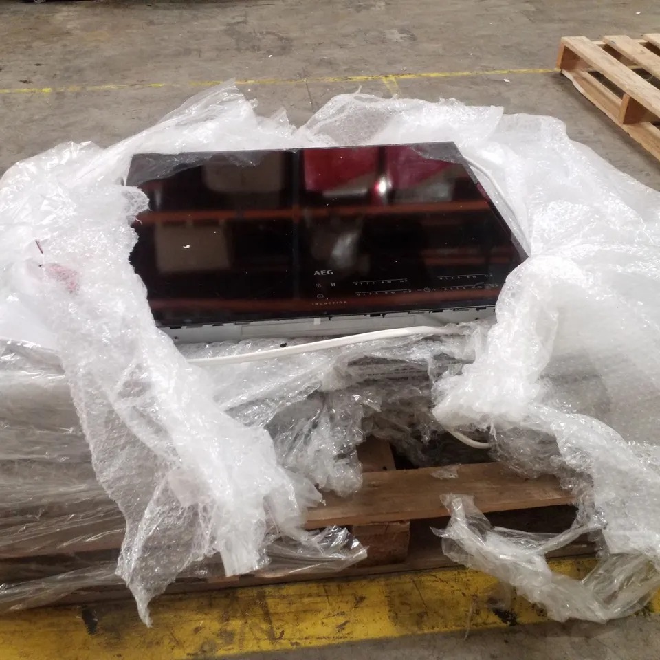 PALLET CONTAINING 3 ASSORTED AEG GLASS HOBS