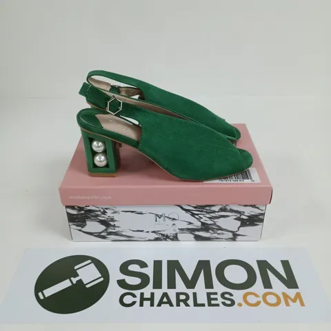 BOXED PAIR OF MODA IN PELLE PEARLEY PEARL ANNIVERSARY HEELED SANDAL IN GREEN - SIZE 39