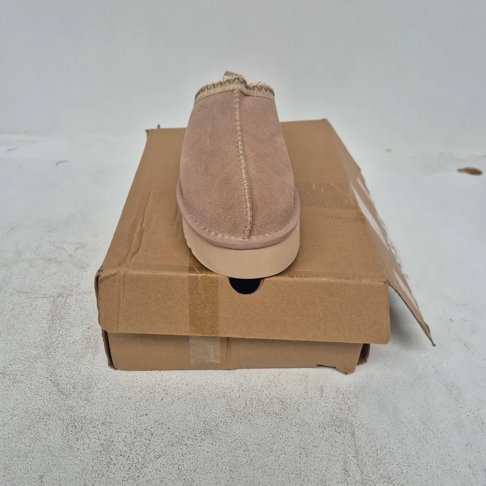 BOXED PAIR OF UGG TAZZ SLIPPERS IN NATURAL BEIGE - SIZE 38