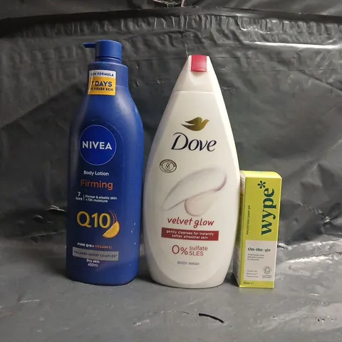 APPROXIMATELY 18 ASSORTED COSMETIC ITEMS TO INCLUDE DOVE, NIVEA, ETC - COLLECTION ONLY