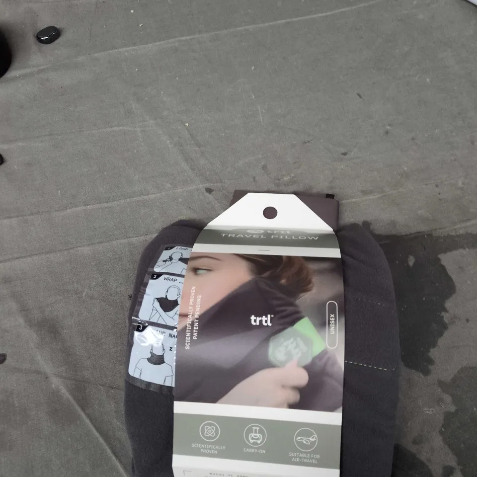 BOX OF APPROXIMATELY 25 ASSORTED CLOTHING ITEMS TO INCLUDE: TURTLENECK JUMPER AND TRAVEL PILLOW