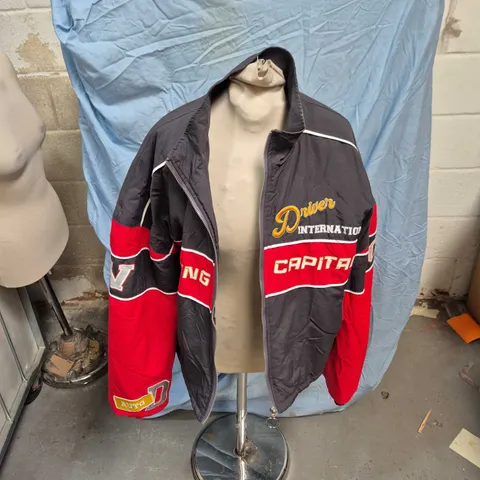 PRETTYLITTLETHING INDIANAPOLIS SPEEDWAY 2000 JACKET – BLACK/RED, UK SIZE S