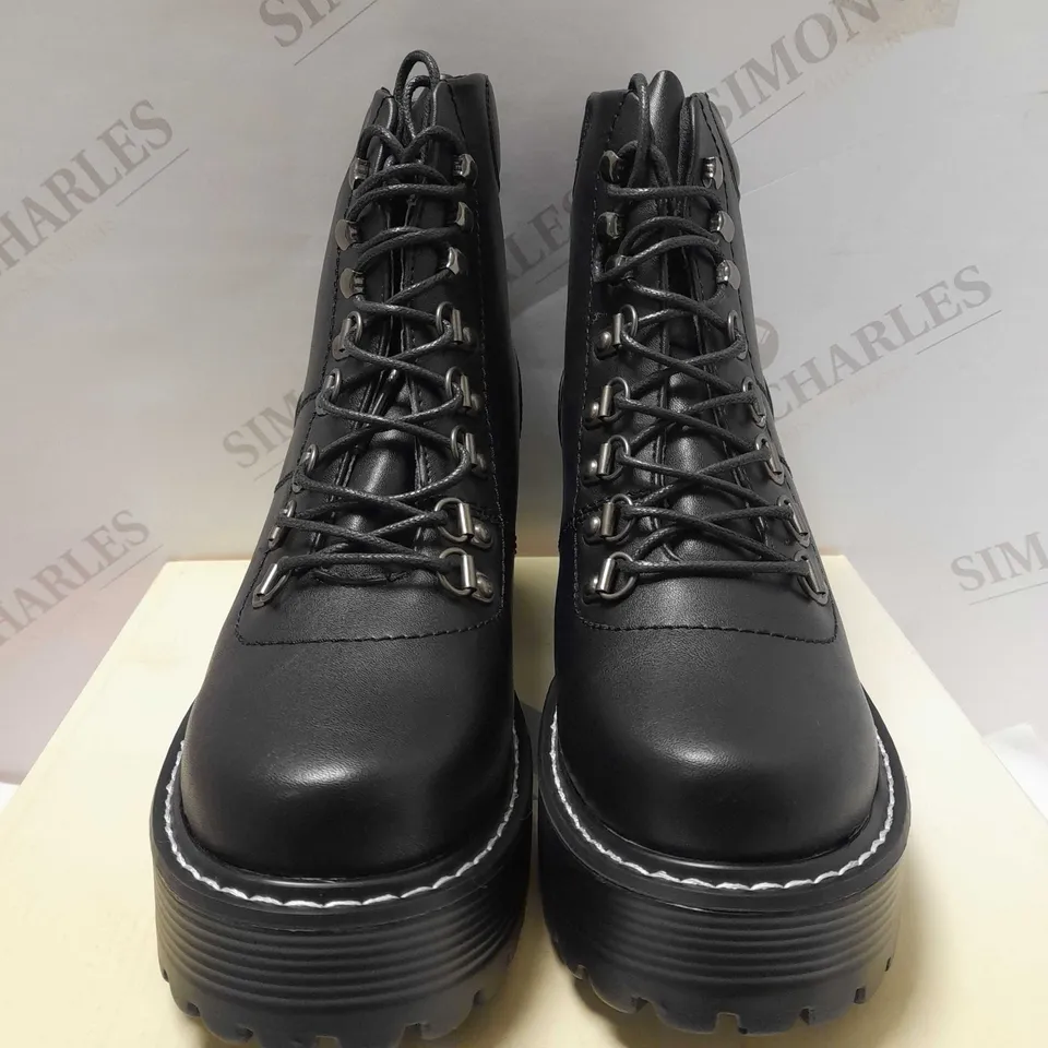 KOI ZUNI ROCK BLACK PU HIKER BOOTS - SIZE 7