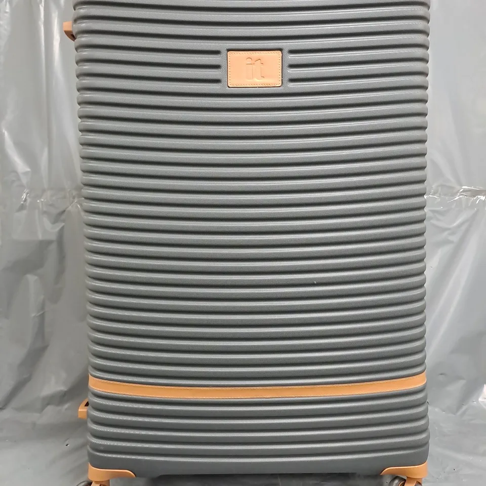 IT LUGGAGE REPLICATING LARGE CHARCOAL EXPANDABLE SUITCASE SET