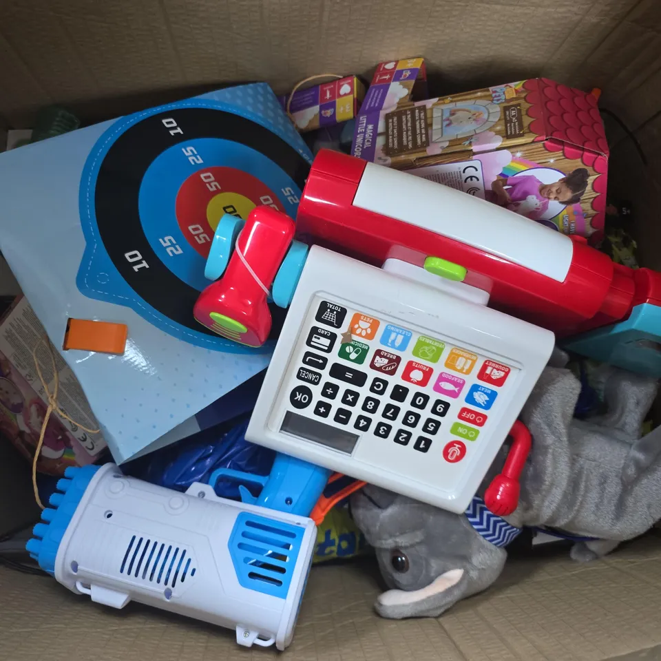 APPROXIMATELY 10 ASSORTED TOYS & GAMES PRODUCTS TO INCLUDE PITTER PATTER MAGICAL LITTLE UNICORN, ADDO PLAY CASH REGISTER, WALK ALONG DOG, ETC