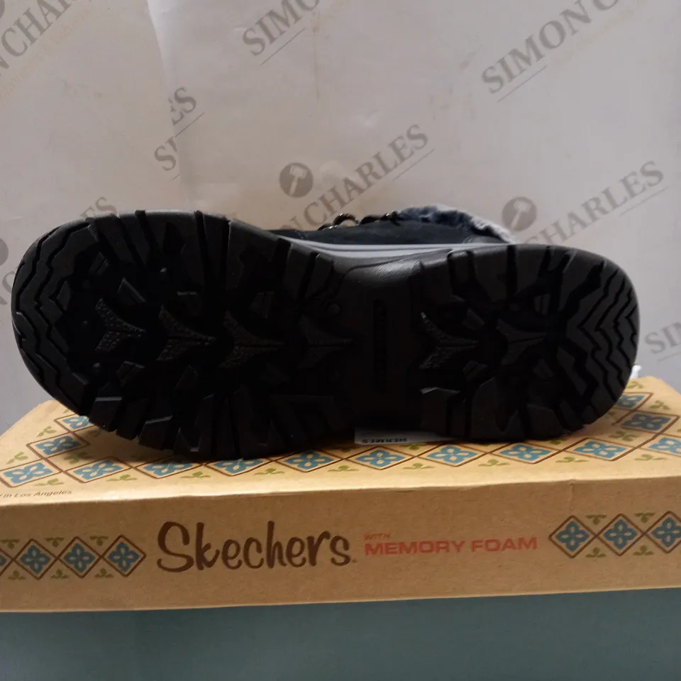 SKECHERS FAUX FUR CUFF BOOTS - UK SIZE 8