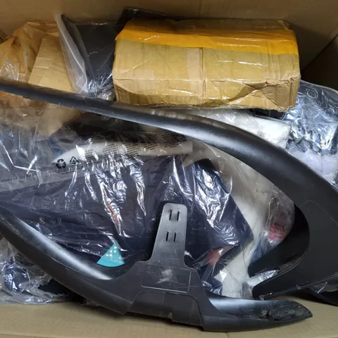 APPROXIMATELY 12 ASSORTED HOUSEHOLD PRODUCTS TO INCLUDE WHEEL COVERS, DUVET COVER, SWIMSUIT, ETC - COLLECTION ONLY