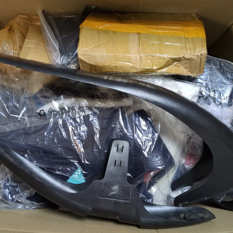 APPROXIMATELY 12 ASSORTED HOUSEHOLD PRODUCTS TO INCLUDE WHEEL COVERS, DUVET COVER, SWIMSUIT, ETC - COLLECTION ONLY