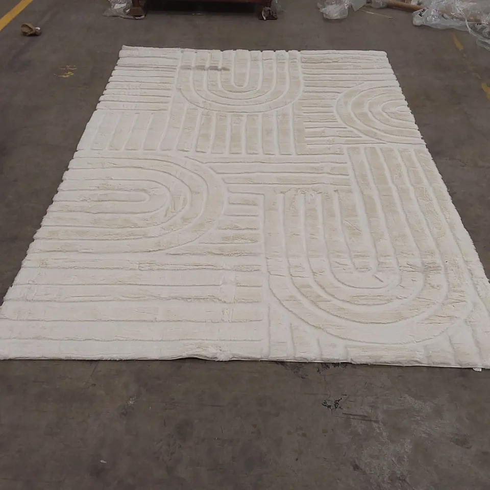 QUALITY DESIGNER DUNELM AREA RUG - APPROXIMATELY 285 x 200cm