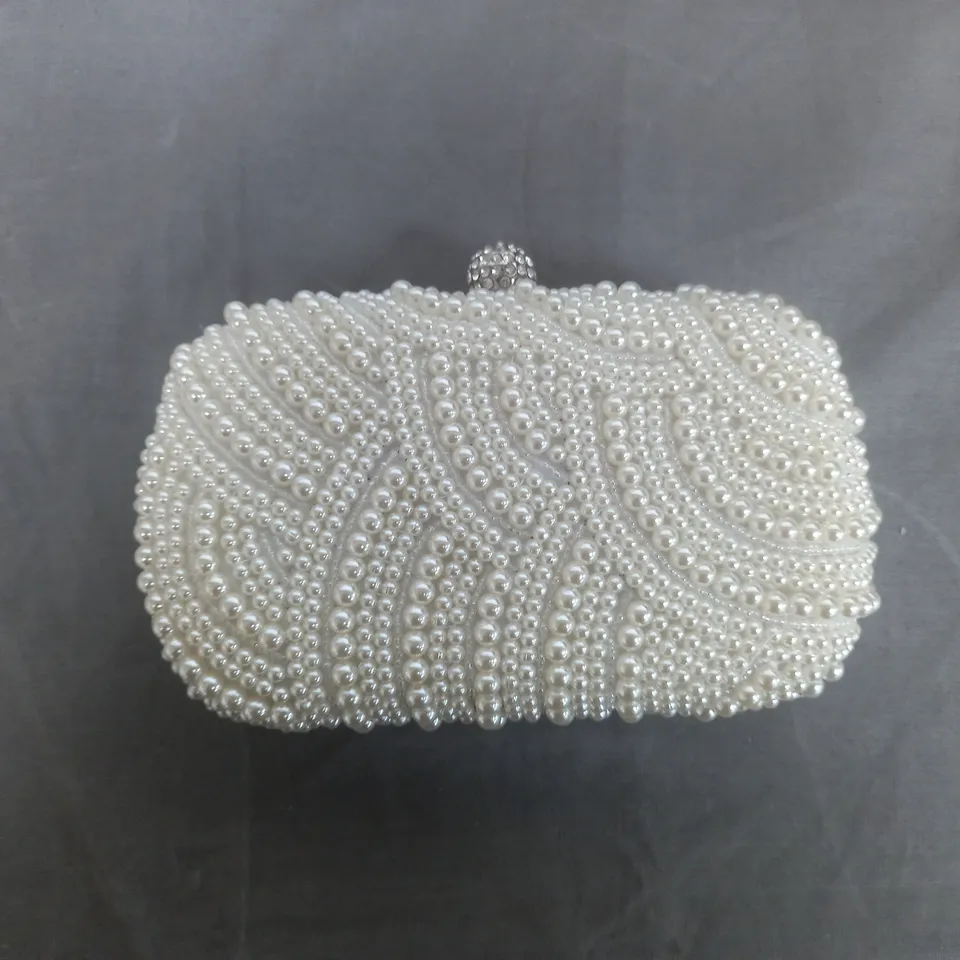 A BOX OF 5 ASSORTED TSKYBAG HANDBAGS IN WHITE WITH PEARL EFFECT