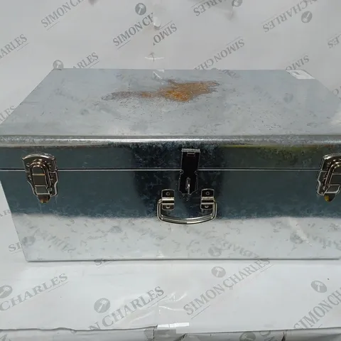 OUTLET AMANDA HOLDEN SET OF 3 GALVANISED OUTDOOR TRUNKS