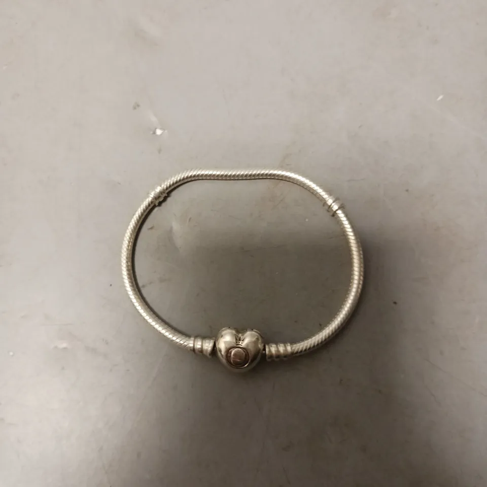 PANDORA MOMENTS SILVER BRACELET WITH HEART CLASP
