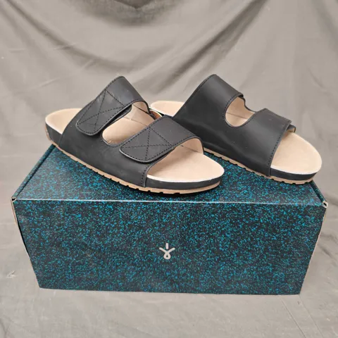 EMU AUSTRALIA BUCKLE SANDALS - BLACK - SIZE 6