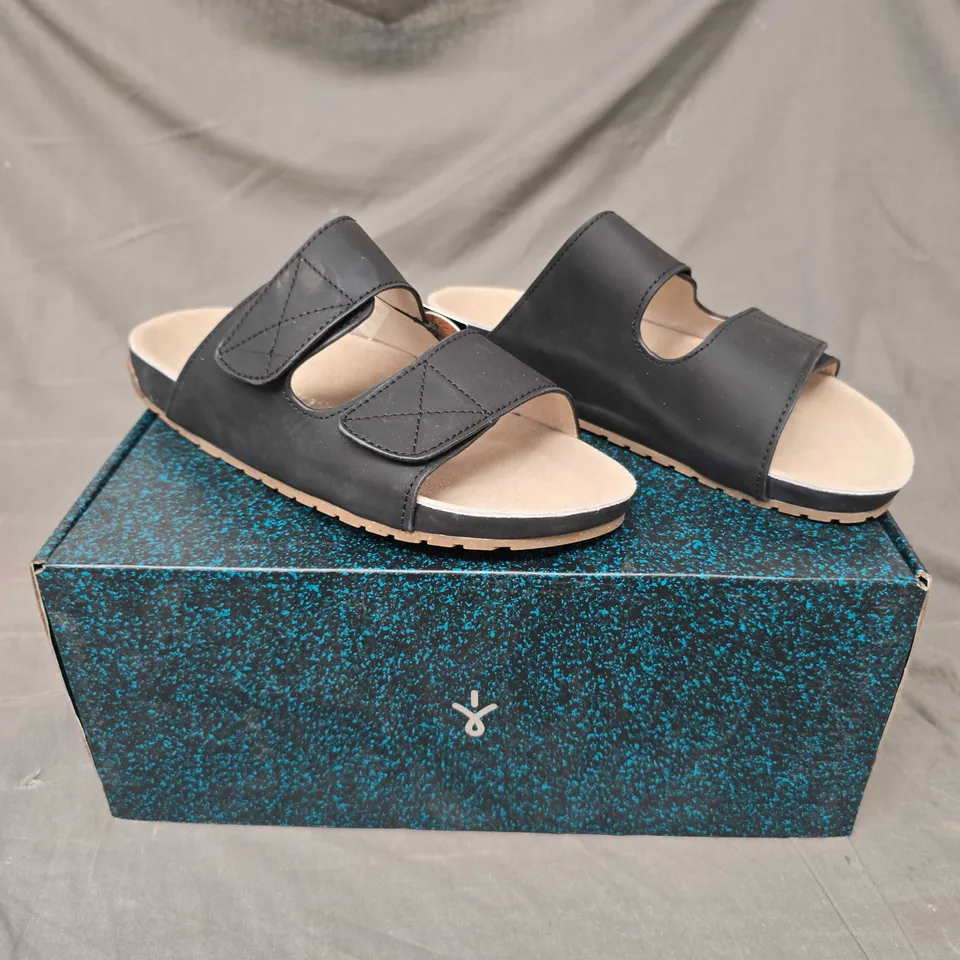 EMU AUSTRALIA BUCKLE SANDALS - BLACK - SIZE 6