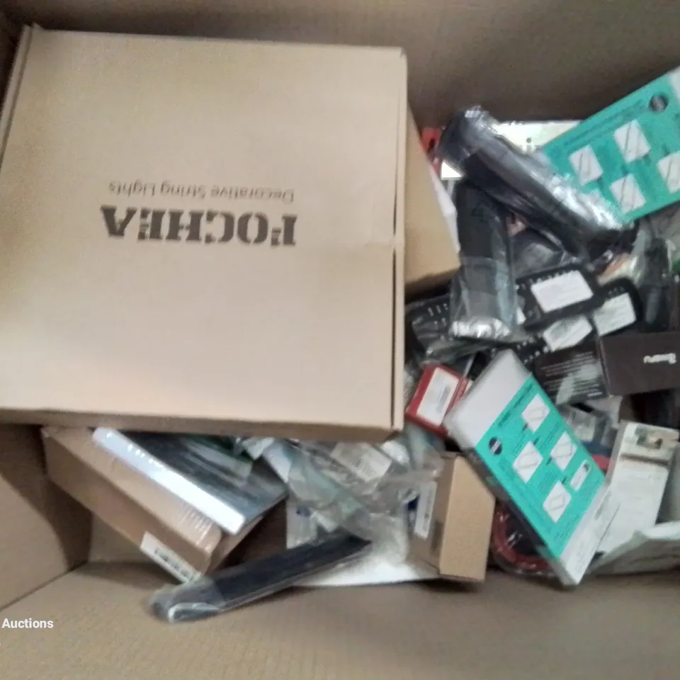 BOX CONTAINING LARGE AMOUNT OF MIXED BOXED ELECTRICAL ITEMS PHONE ACCESSORIES LIGHTING ETC.	