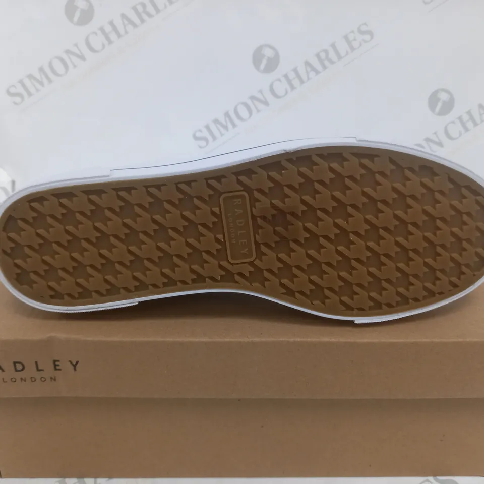 BOXED PAIR OF RADLEY LONDON CANVAS TRAINERS IN CREAM/NAVY UK SIZE 6