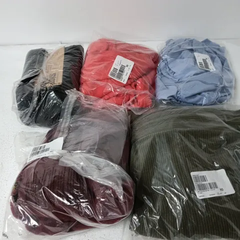 APPROXIMATELY 25 ASSORTED CLOTHING ITEMS IN VARIOUS SIZES, STYLES & COLOURS TO INCLUDE BRANDS SUCH AS MALISSA J, WYNNE LAYERS, D&C, ETC - COLLECTION ONLY