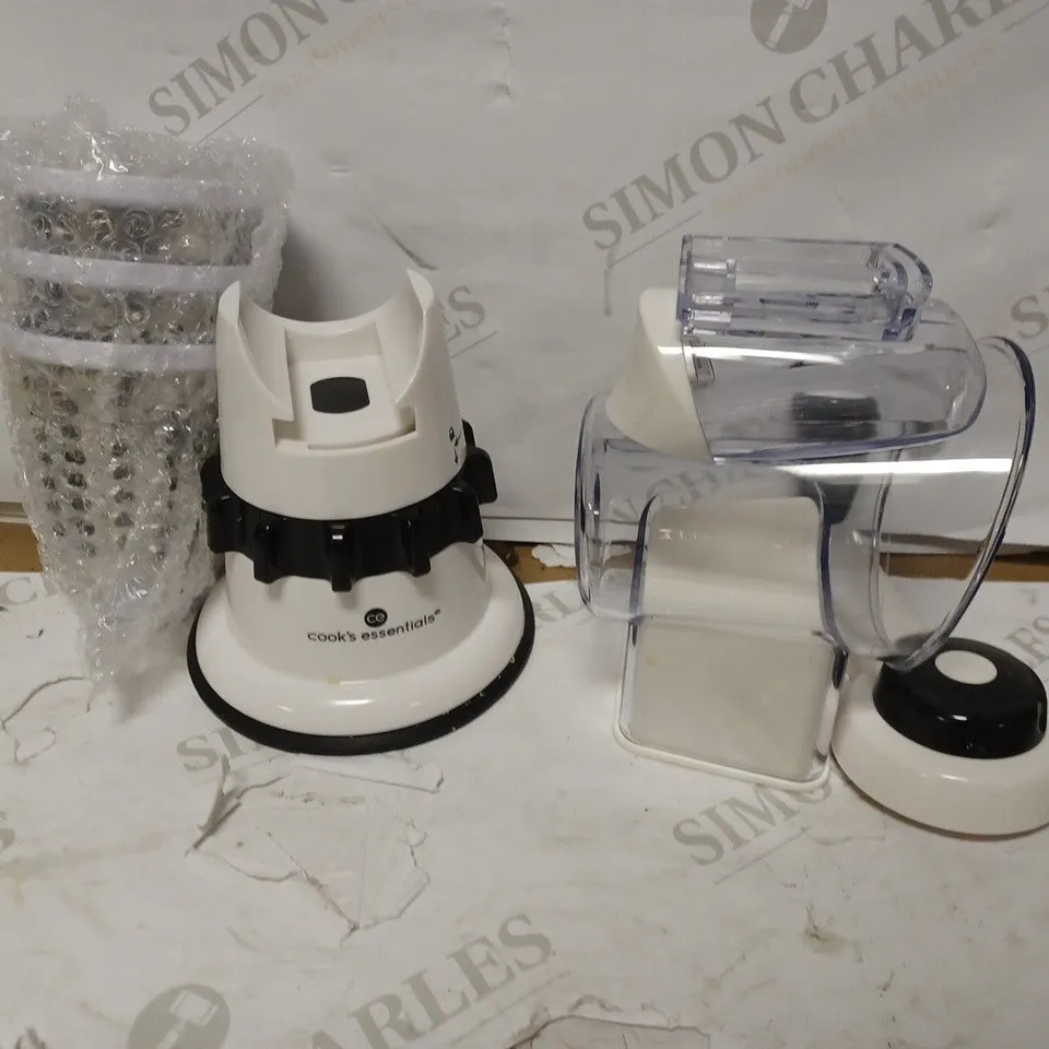 COOKS ESSENTIALS GRATRER AND SLICER