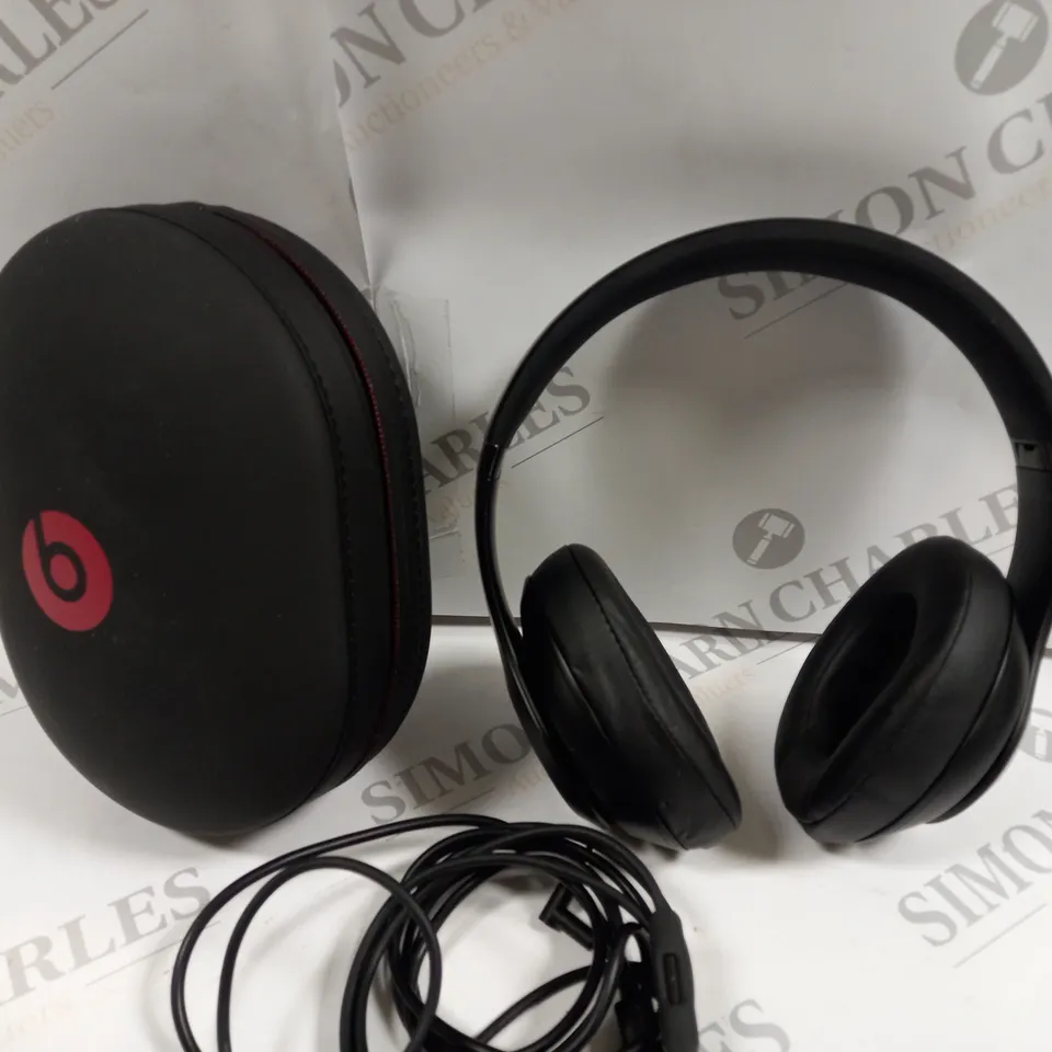 BEATS STUDIO 3 HEADPHONES IN CASE