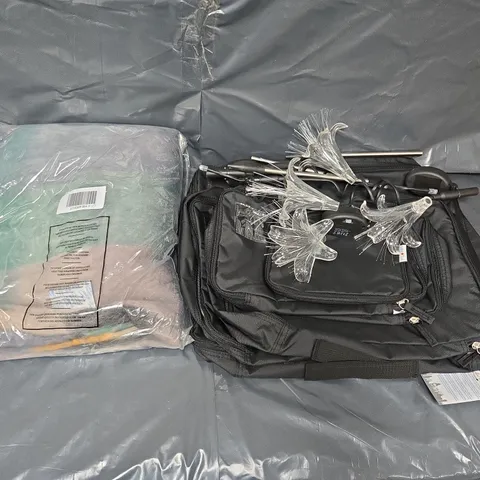 APPROXIMATELY 15 ASSORTED ITEMS TO INCLUDE SCARFS, SOLAR FLOWER LIGHTS, STORAGE BAGS, ETC - COLLECTION ONLY