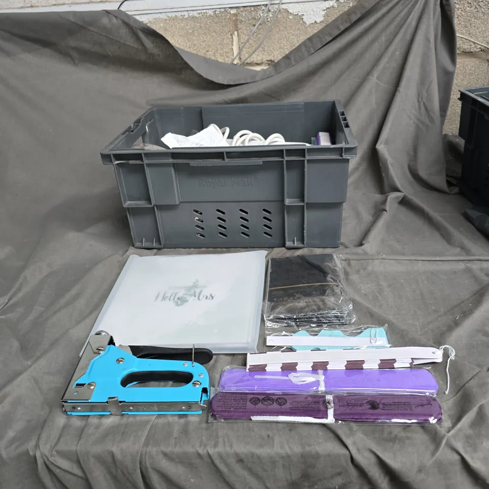 APPROXIMATELY 20 ITEMS OF ASSORTED CRAFTS & OFFICE SUPPLIES KIT – BLUE HANDHELD TOOL, EXTENSION LEAD & ACCESSORIES.