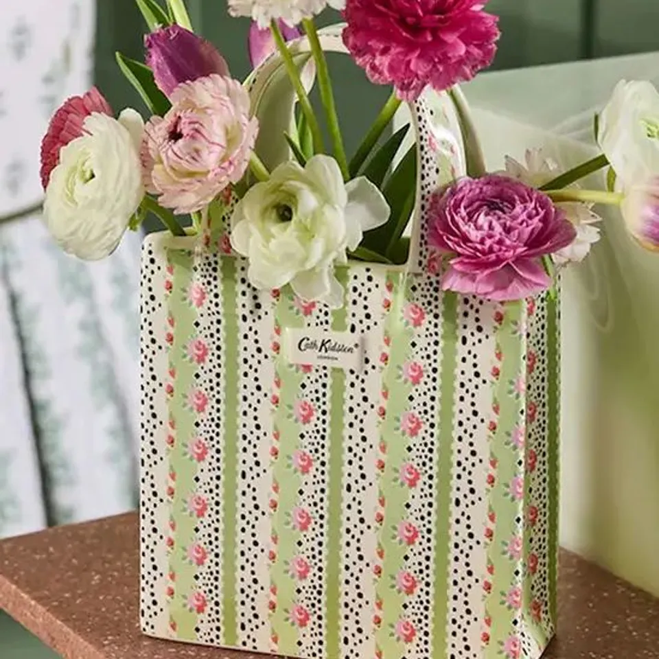 CATH KIDSTON CREAM/PINK/GREEN HAND BAG CERAMIC VASE