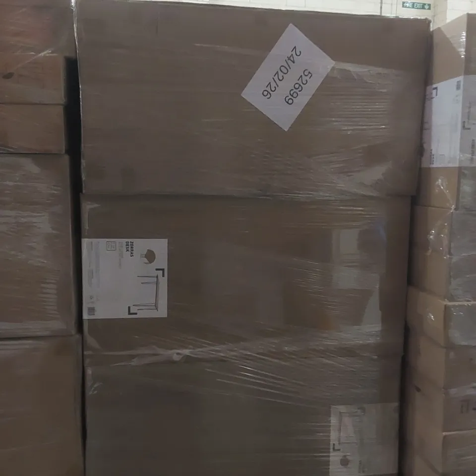 PALLET CONTAINING A LARGE QUANTITY OF BRAND NEW ZORRAS WALNUT EFFECT DESKS 