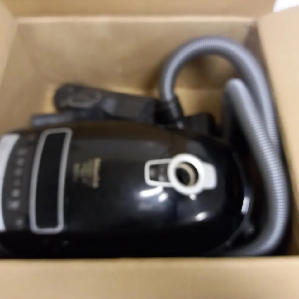 MIELE C3 CAT & DOG PLUS POWERLINE VACUUM CLEANER 