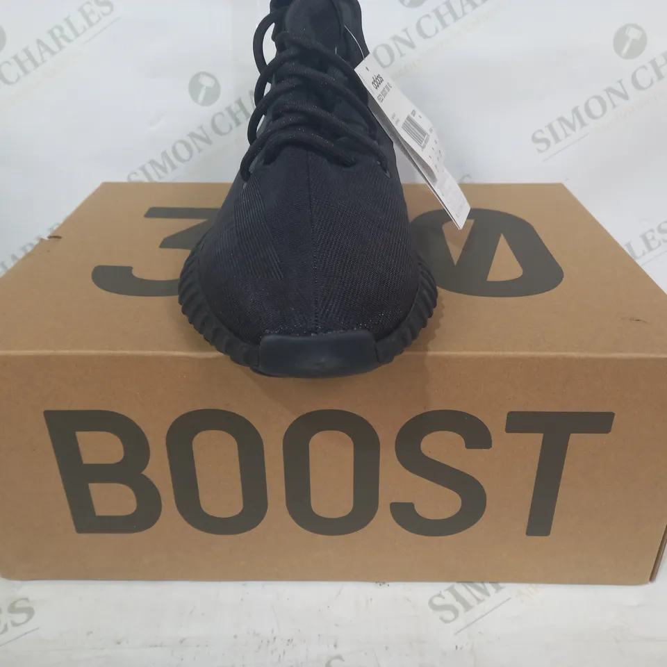 BOXED PAIR OF ADIDAS YEEZY BOOST 350 V2 SHOES IN BLACK UK SIZE 8