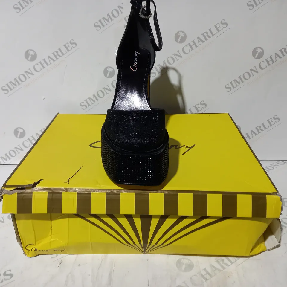 BOXED PAIR OF CIRCUS BAILEY JEWEL CLOSED TOE BLOCK HIGH HEEL SHOES IN BLACK UK SIZE 6.5