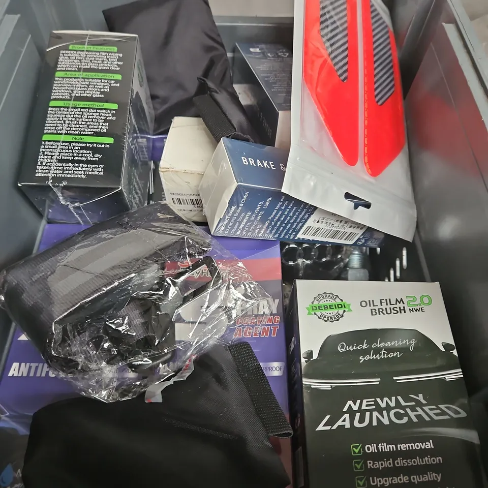 APPROXIMATELY 10 ASSORTED CAR ACCESSORIES TO INCLUDE LEATHER CLEANING CREAM, MIGHTY OAK CAR FRESHENER, PLASTIC CRYSTAL COATING, ETC