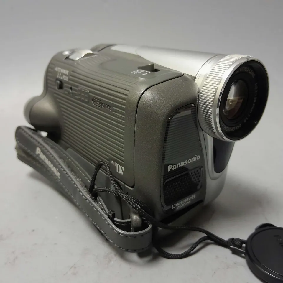 PANASONIC NV-GS17 VIDEO CAMERA
