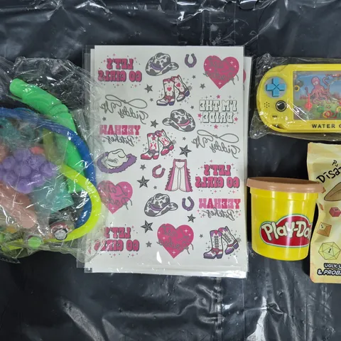 APPROXIMATELY 10 ASSORTED TOYS AND GAMES TO INCLUDE WATER GAME, DICE OF DISAPOINTMENT, ETC