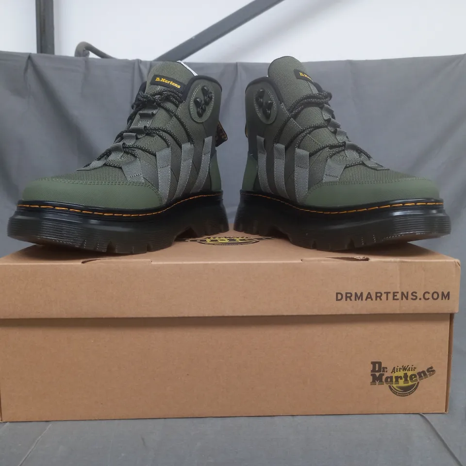 BOXED PAIR OF DR. MARTENS BOOTS IN KHAKI GREEN UK SIZE 10