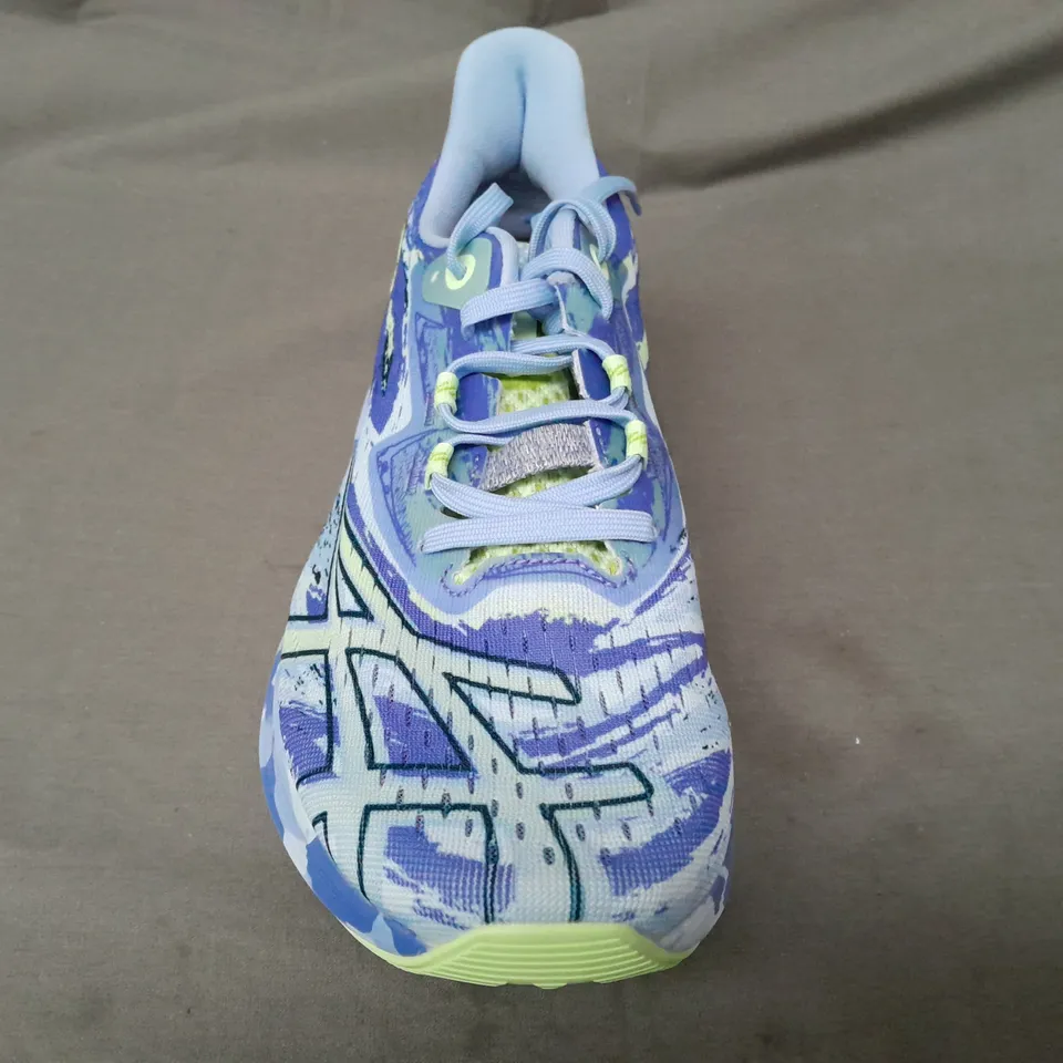 BOXED PAIR OF ASICS NOOSA TRI 15 SHOES IN BLUE/GREEN MULTI UK SIZE 7