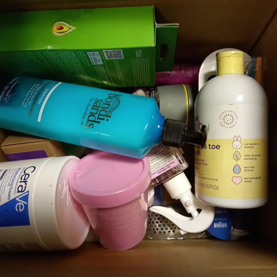 BOX OF APPROXIMATELY 20 ASSORTED COSMETICS TO INCLUDE BONDI SANS RANNING MILK, GIVE ME SCALP SCRUB, GILLETE VENUS ETC