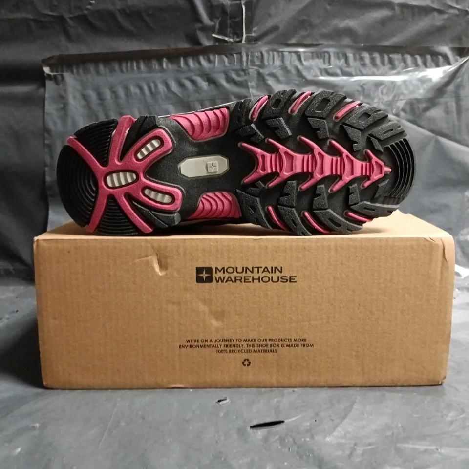 BOXED PAIR OF MOUNTAIN WAREHOUSE OSCAR 2 KIDS WALKING BOOTS IN TEAL SIZE UK 3