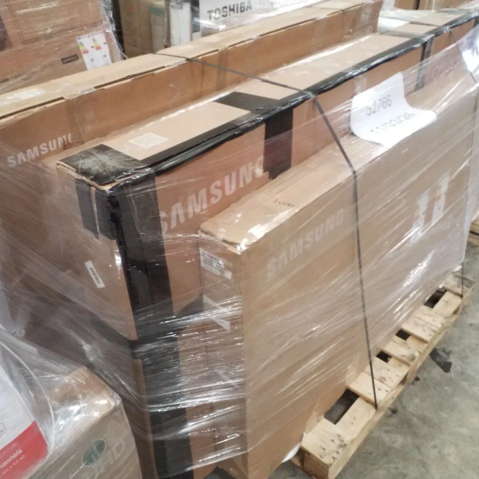 PALLET CONTAINING 5 ASSORTED DAMAGED TVS