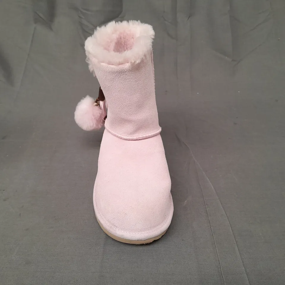 PAIR OF UGG BOOTS IN PALE PINK SIZE UK 3