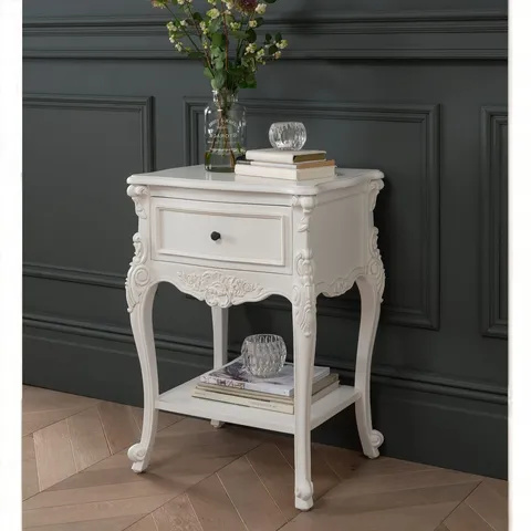 PACKAGED HOMESDIRECT365 ANTIQUE FRENCH STYLE WHITE FINISHED 1 DRAWER BEDSIDE TABLE 
