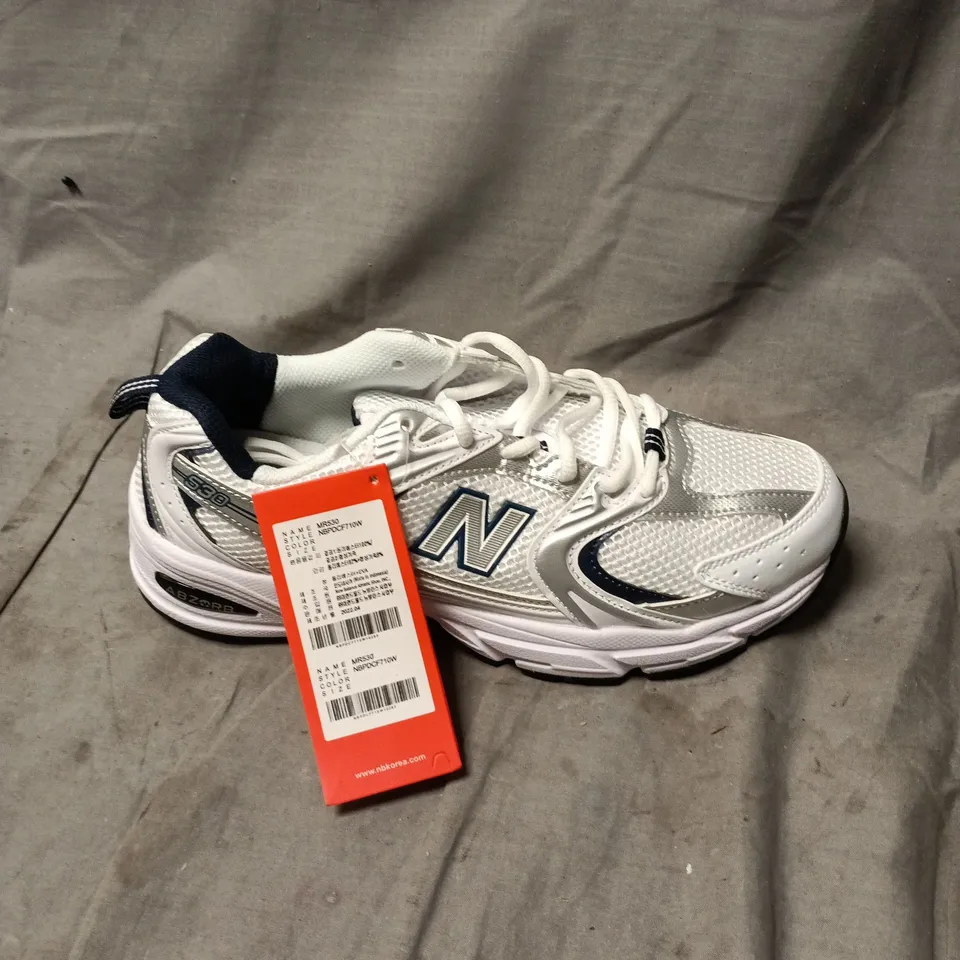 NEW BALANCE RUNNING SHOES – WHITE/GRAY SIZE 9