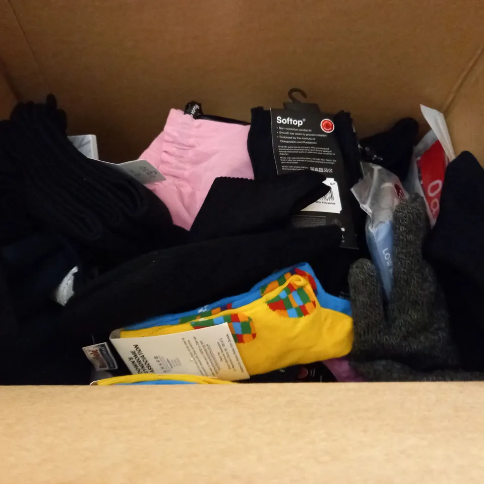 LOT OF ASSORTED CLOTHING ACCESSORIES TO INCLUDE BAGS, SOCKS AND SILK SCARF