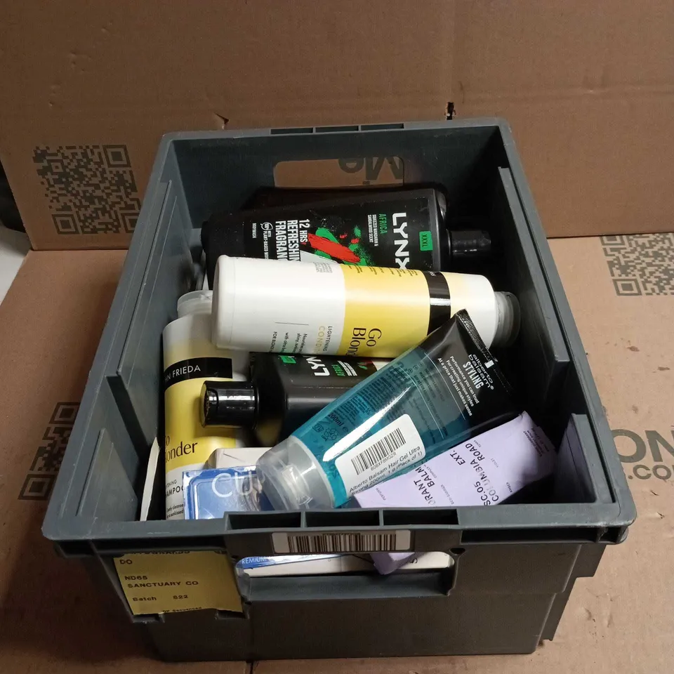 TOTE OF APPROXIMATELY 22 ASSORTED ITEMS TO INCLUDE JOHN FRIEDA GO BLONDER, LYNX, EIGHT TRIPLE EIGHT SHAMPOO VITAMIN C,  ALBERTO BALSAM STYLING GEL ETC