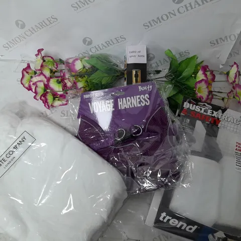 A BOX OF 15 VARIOUS ITEMS TO INCLUDE A HOT WATER BOTTLE WITH COVER A PET HARNESS A BABY'S BLANKET ETC.