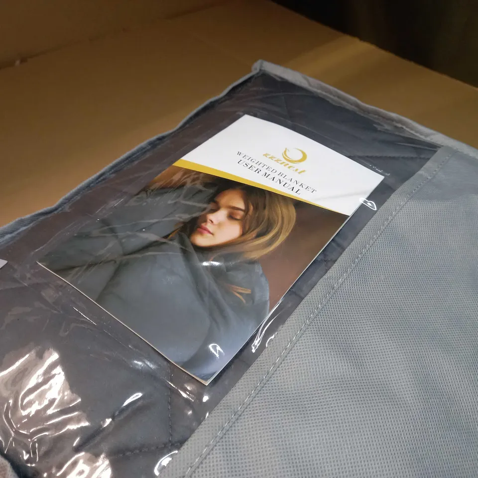 PACKAGED DESIGNER GREY WEIGHTED BLANKET