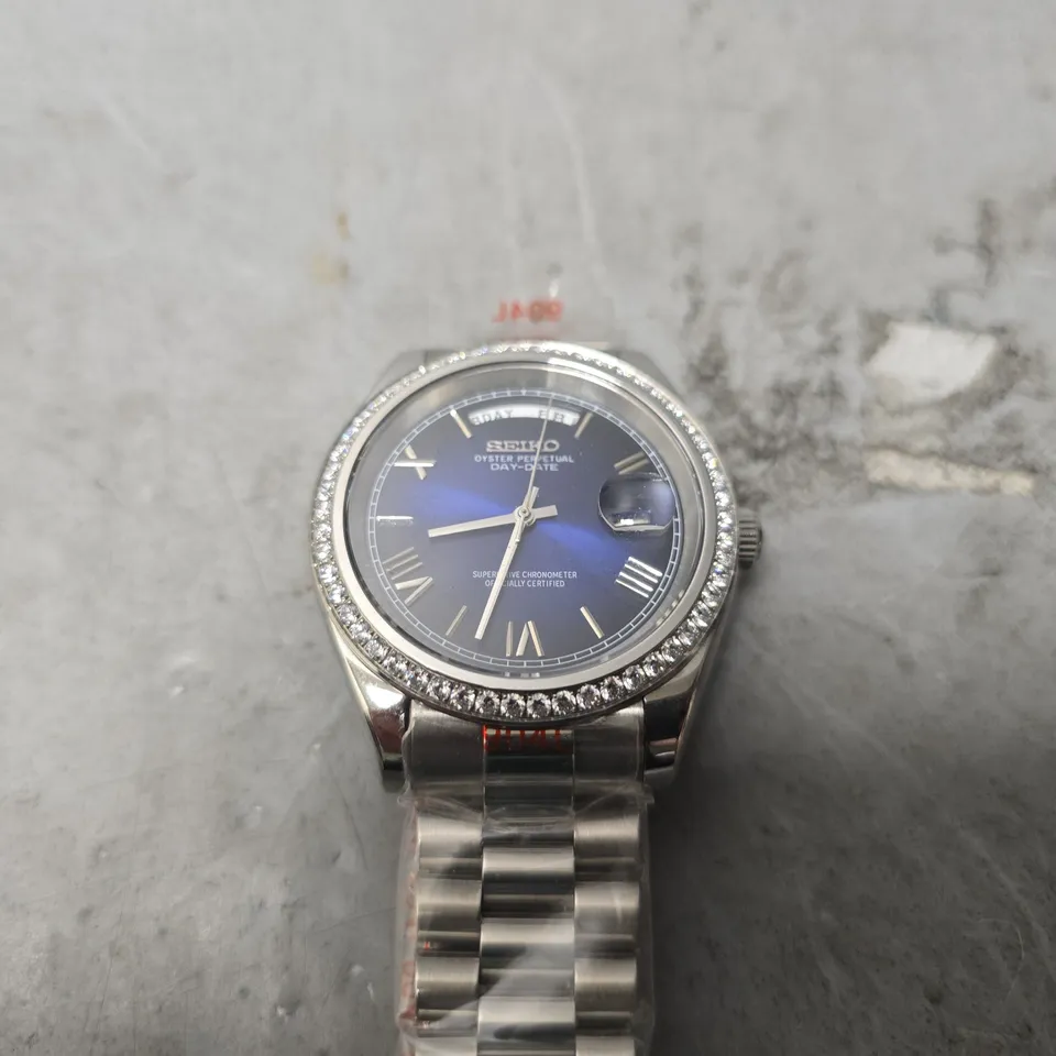 SEIKO DAY DATE NAVY BLUE WATCH 
