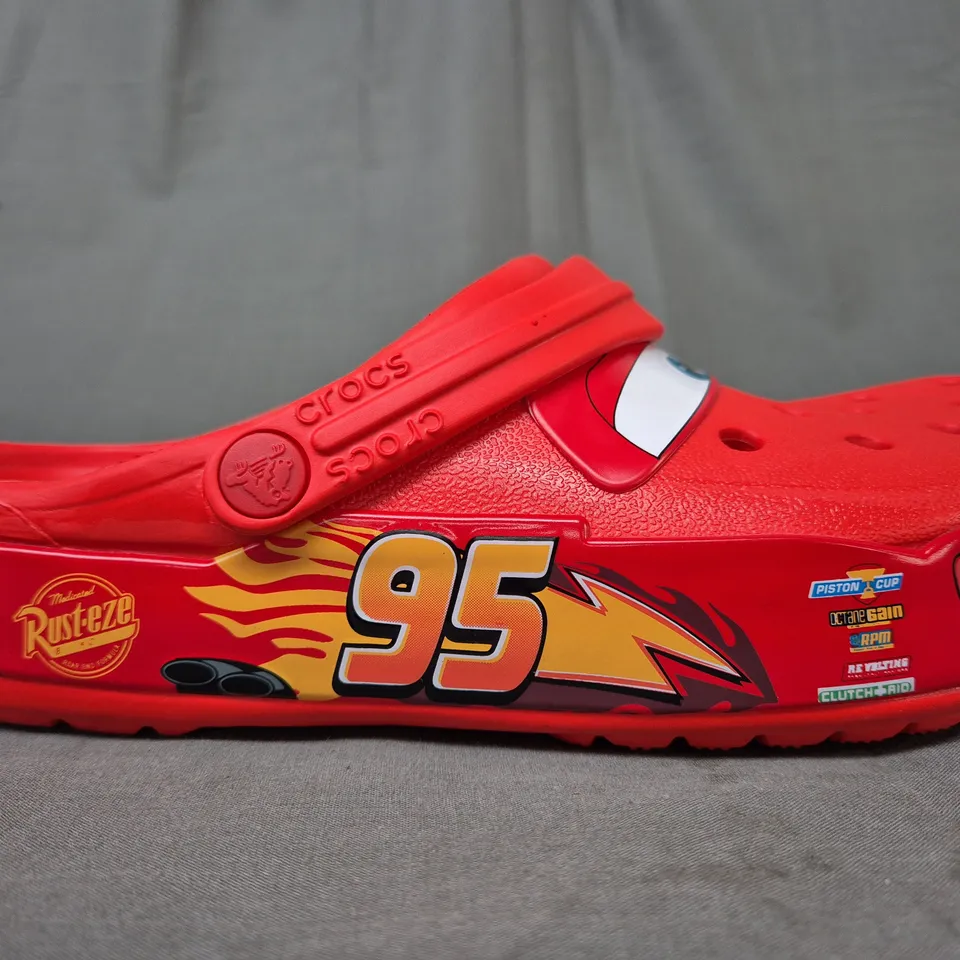 PAIR OF CROCS DISNEY PIXAR CARS LIGHTNING MCQUEEN CLOGS UK SIZE M6/W7