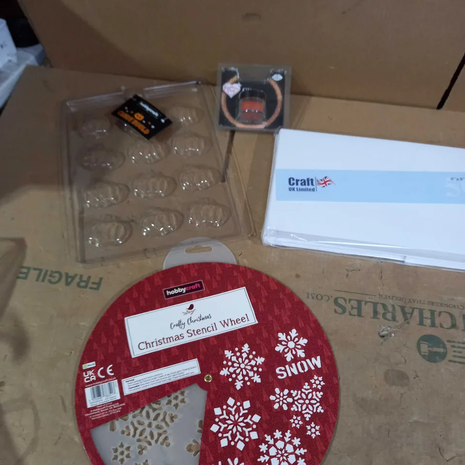 HOBBYCRAFT ASSORTED CRAFT ITEMS 