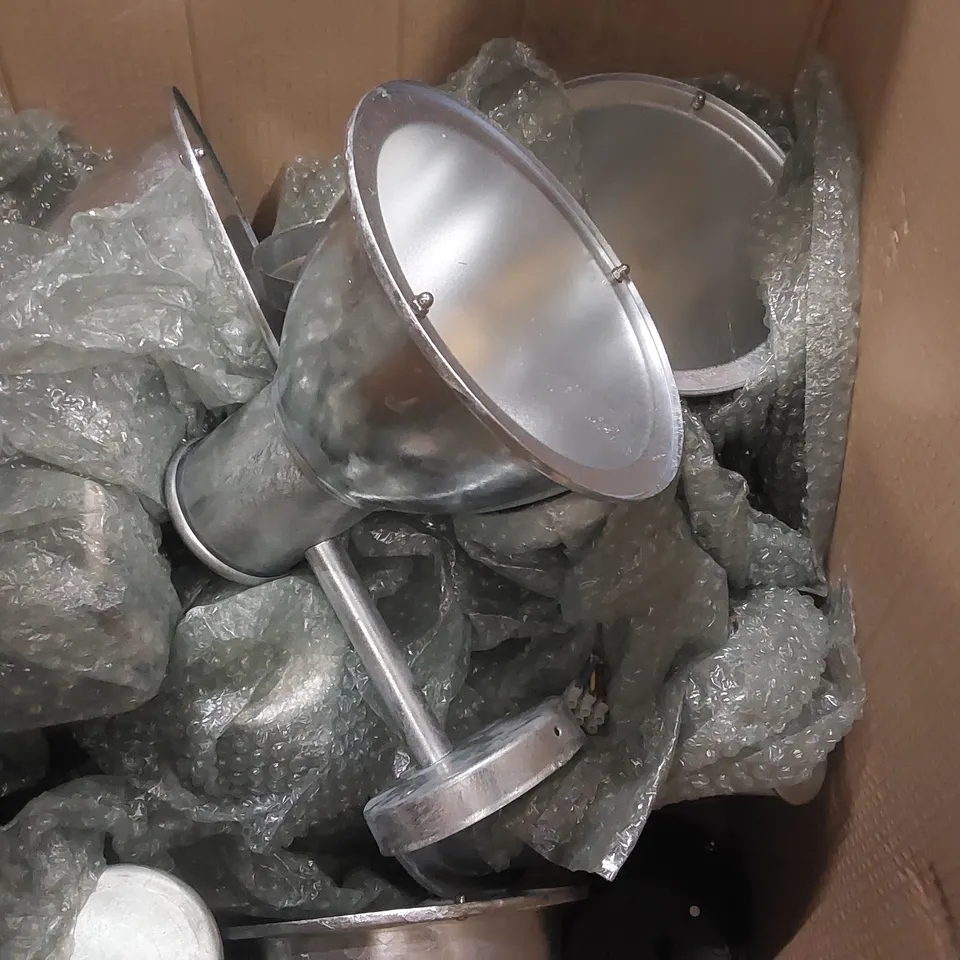 BOX CONTAINING A LARGE QUANTITY OF LAMPS