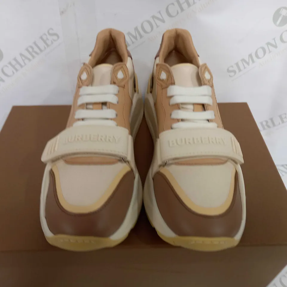 BOXED PAIR OF BURBERRY LONDON LOW TOP SNEAKERS IN VANILLA/CHECK - UK 4